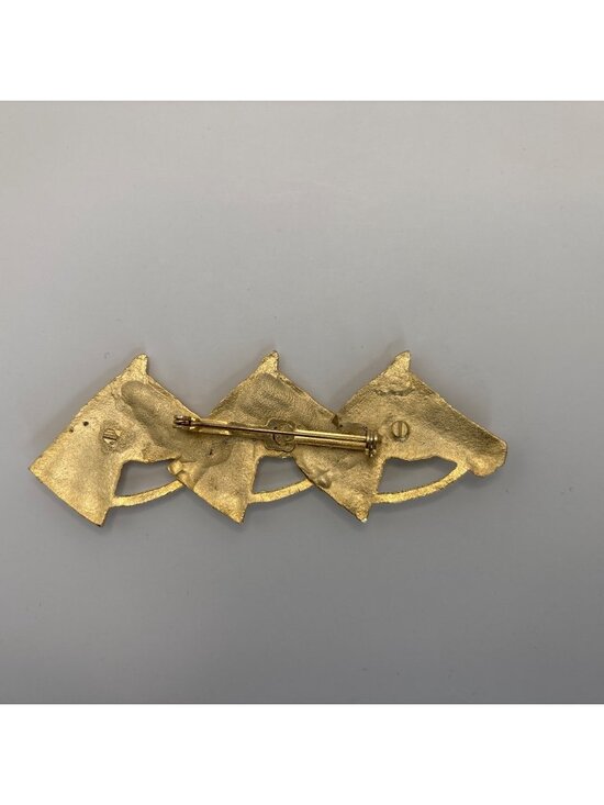 Vintage Matte Gold Tone Metal Three Horse Head Equestrian Western Brooch Pin - Picture 2 of 3